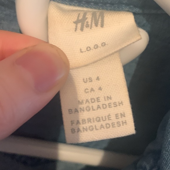 Fantastic H and M Light Blue Denim Button Up Shirt Super Stylish 😍 SZ Small/4 - Picture 3 of 10